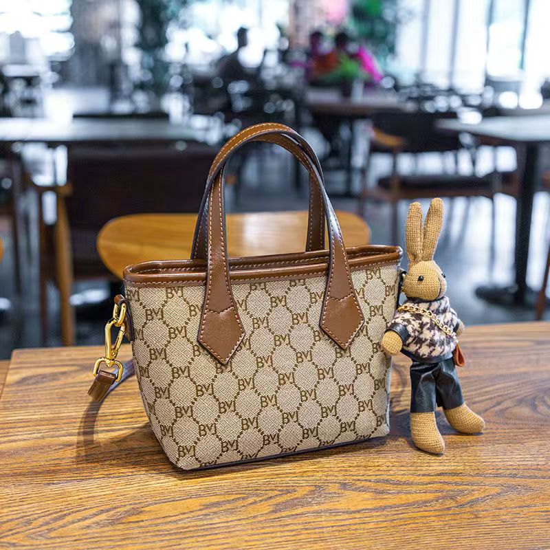 香港代购高级感水桶包女2024新款菜篮子女包斜挎小包手拎包托特包