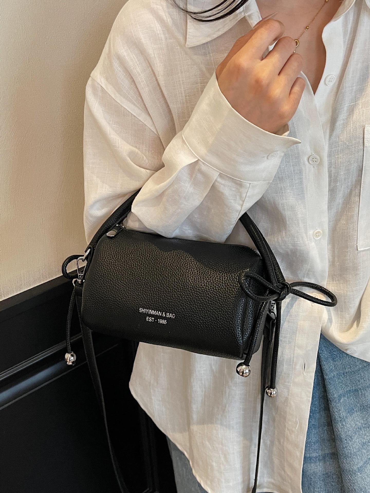 Bolso de mano simple coreano para mujeres 2025, nuevo tipo de bolso de viaje, bolso casual, ligero y de alta calidad.