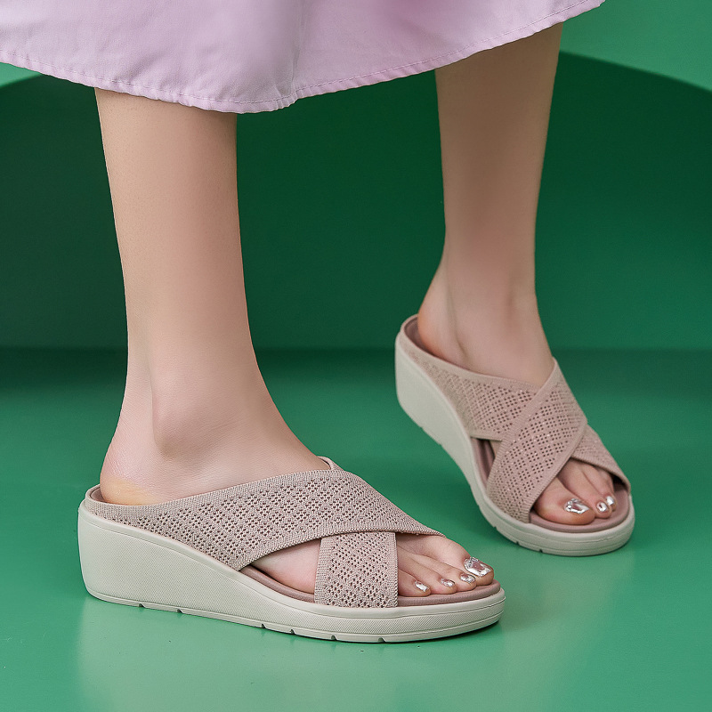 Nueva primavera de 2025 moda casual comercio exterior tacones grandes zapatos de playa sandals un cabello