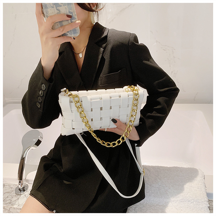 Women's Medium Pu Leather Solid Color Fashion Chain Square Flip Cover Saddle Bag display picture 5