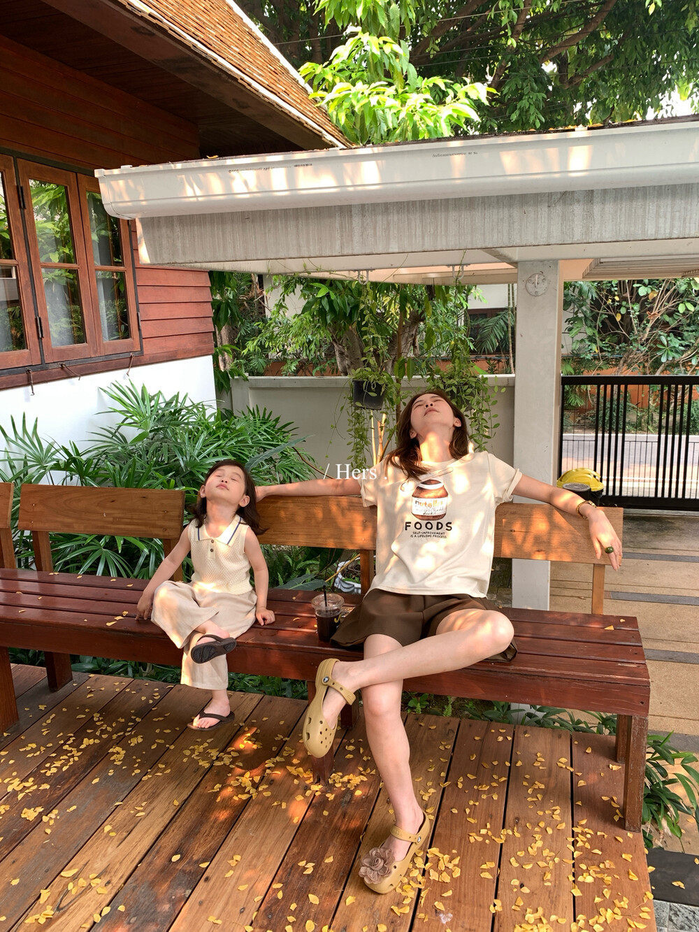 Áo thun nữ cổ tròn in họa tiết sô-cô-la hoạt hình, phong cách Hàn Quốc, form rộng suông — trắng ngà, màu xám, màu mơ chi tiết 17