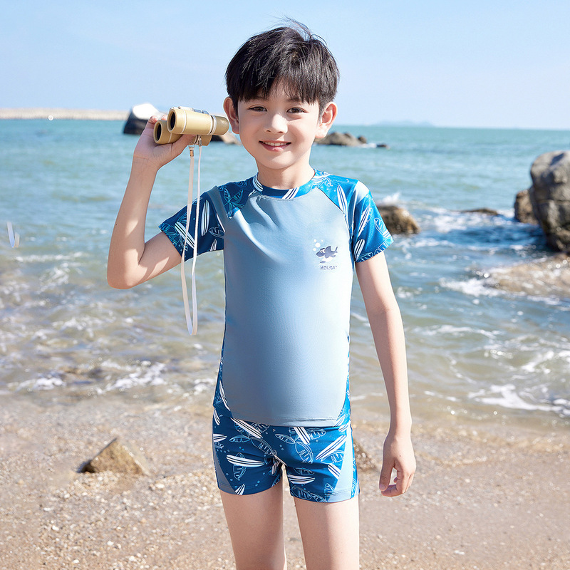 子供の水着の男の子の分体の新型の中で大きい子供の専門の水泳の訓練の装備の日焼け止めの水泳の温泉のスーツの冬|undefined