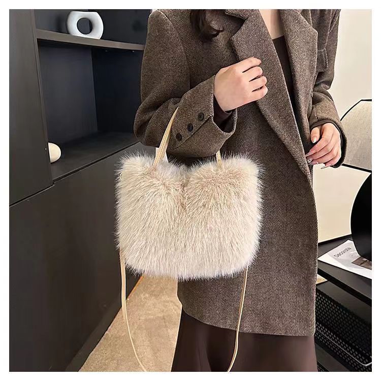 2026 Autumn/Winter Furry Bag Imitation Fox Fur Crossbody Shoulder Strap Tote Bag Basket Handbag South Wind Bag 2026 Autumn/Winter Furry Bag Imitation Fox Fur Crossbody Shoulder Strap Tote Bag Basket Handbag South Wind Bag
