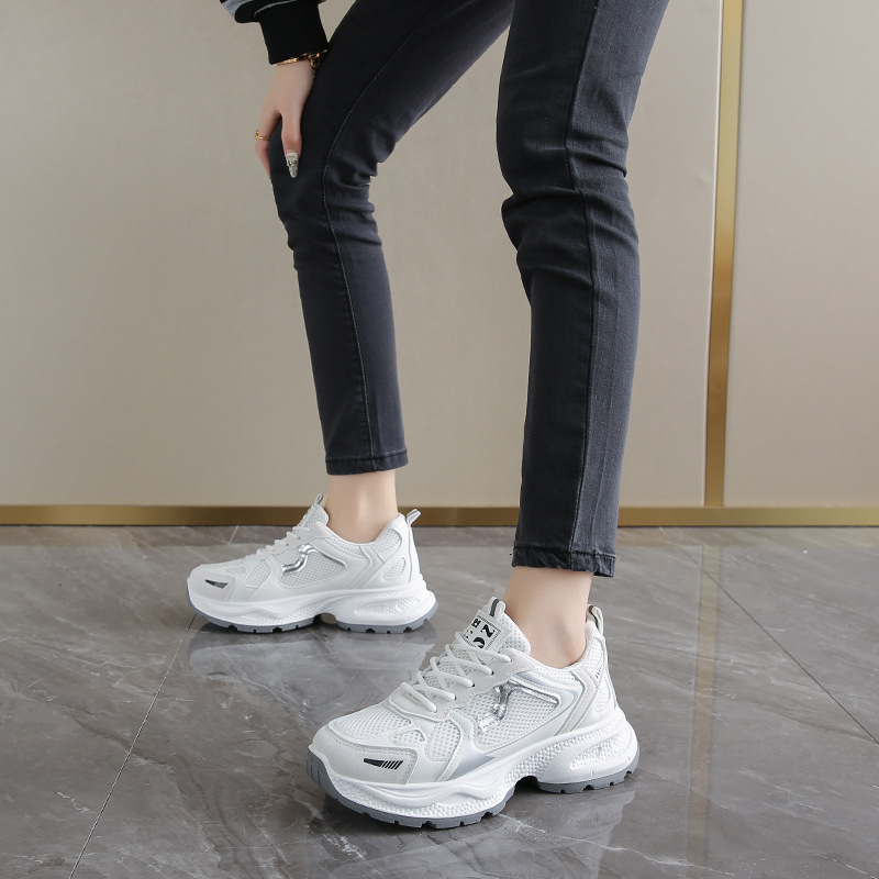 Otoño y invierno 2024 nuevos zapatos de papá para mujeres cómodos transpirables de moda americana de color sólido aumentando la altura de los zapatos de corrida amortiguación explosión