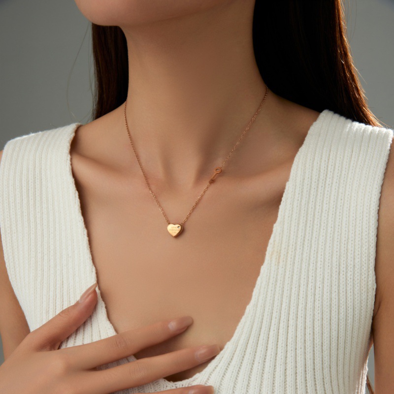 Simple Style Classic Style Heart Shape Titanium Steel Plating Gold Plated Women's Pendant Necklace display picture 2