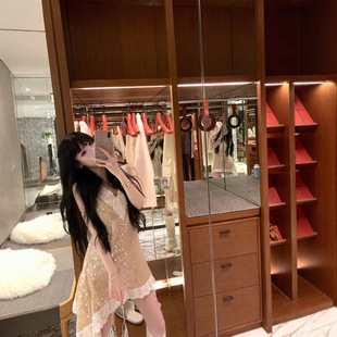 �����~����������ɫ͸����Ƭƴ�ٽz߅�B��ȹŮ����V�I���|�Y��ȹ