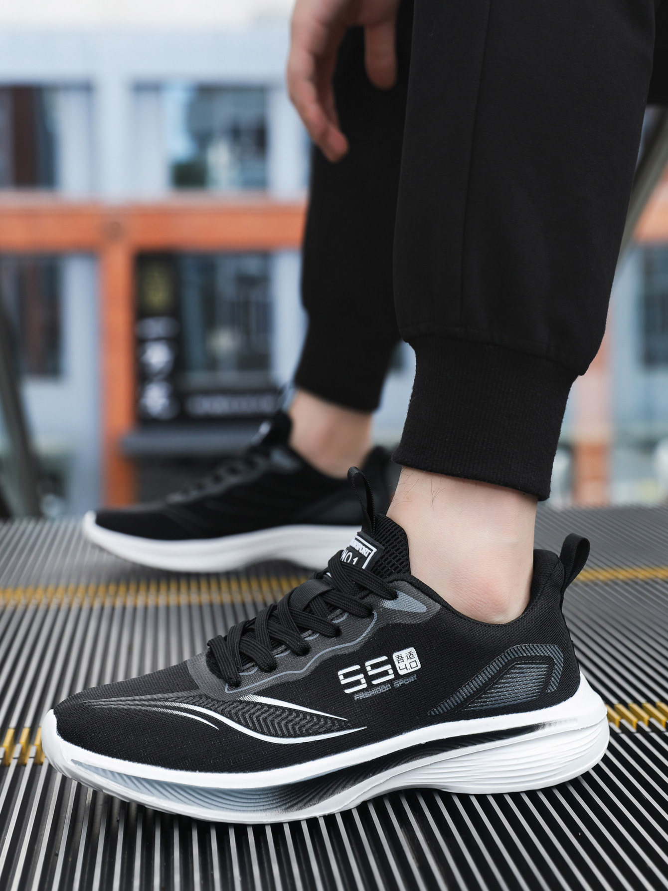 ultra light sneakers all-season