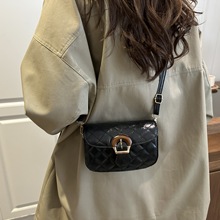 法式轻奢单肩包2025新款小香风绣线链条腋下包感木扣斜挎包女