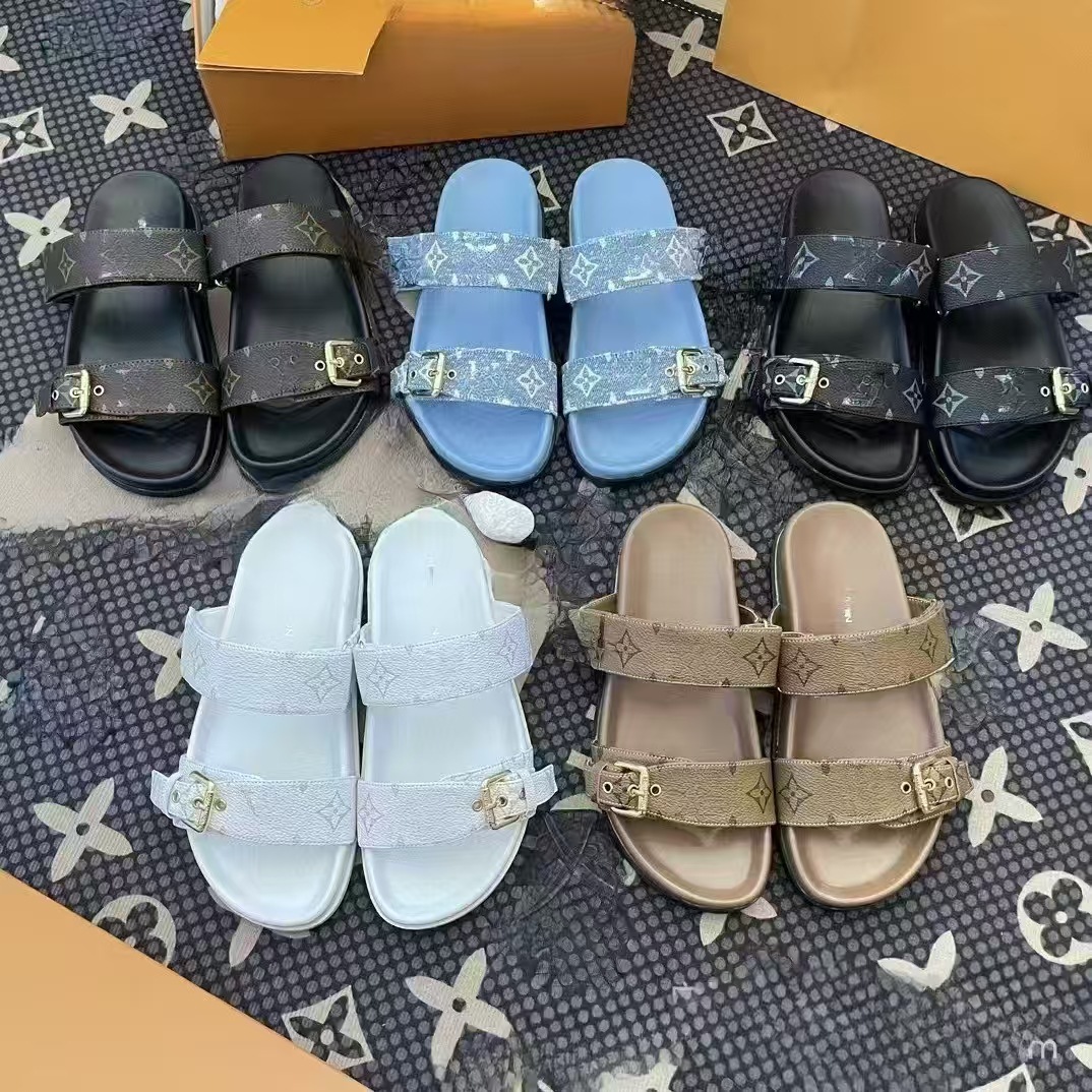 2025 Internet Celebrity High-Looking Summer New Thick-Soled Slippers Casual 2025 Beach Shoes Fashionable Flat Sandals Foreign Trade