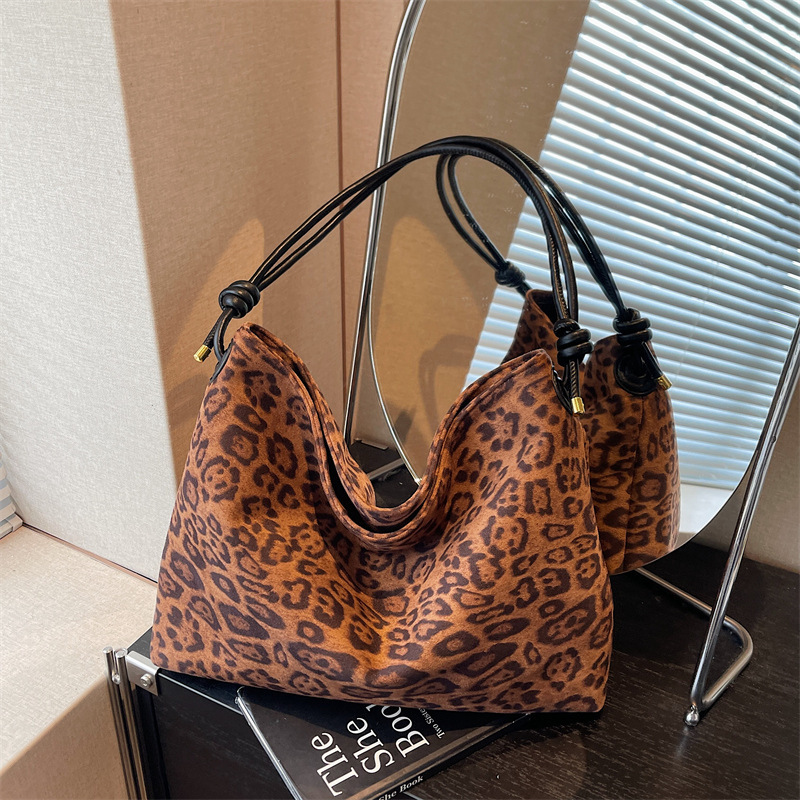 2026 New Trendy Fashion Leopard Print Women's Bag Multifunctional Versatile Handbag Crossbody Backpack Large Capacity Commuting Bag 2026 New Trendy Fashion Leopard Print Women's Bag Multifunctional Versatile Handbag Crossbody Backpack Large Capacity Commuting Bag