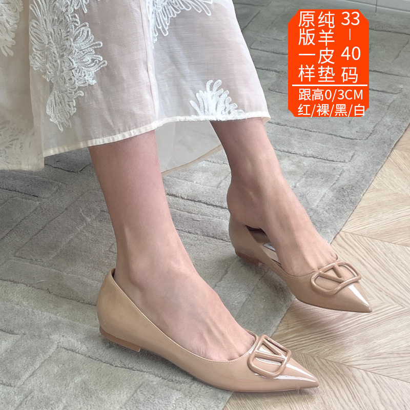 V buckle high heels 2025 spring and summer new low heel flat shoes nude color patent leather all-match sexy temperament pointed shoes