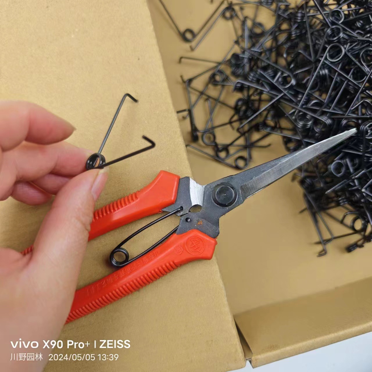 源头货源铁皮簧果枝剪簧蛹簧 枝剪弹簧圈簧v型簧左右簧弹簧配E18