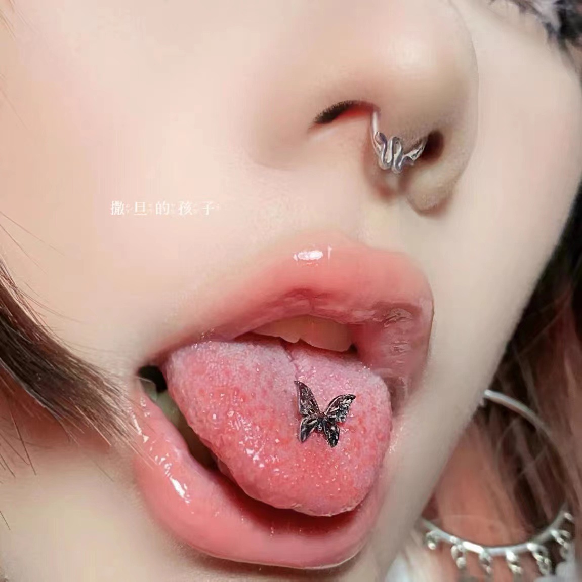 Silver pointed spike labret stud material detail