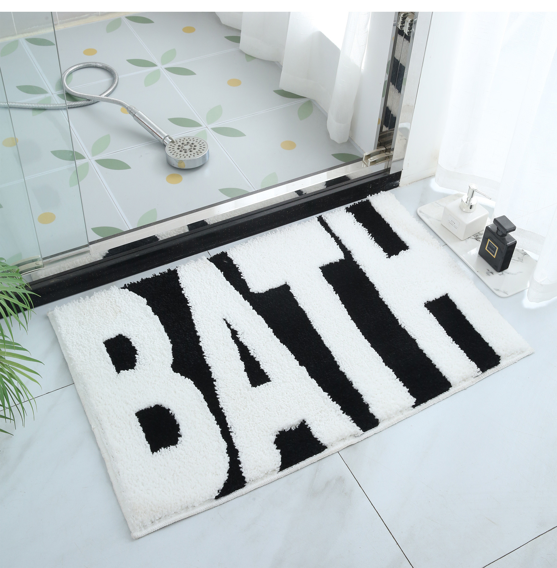 Transfronteriza engrosada flocado alfombra de piso absorbente baño letras suaves blanco y negro alfombra de baño simple alfombra de piso del hogar