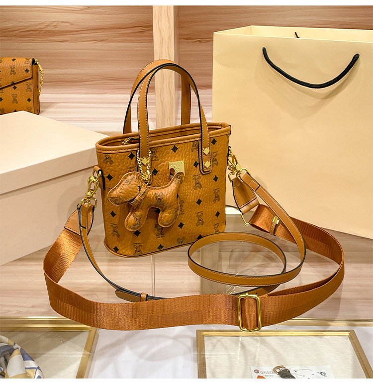 Vegetable Basket 2024 New Fashionable, Small and Elegant, High Grade Feeling Handbill, Shoulder Crossbody Bag for Women_voghion.com