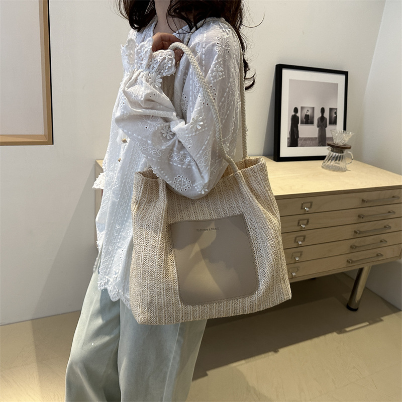 Bolsa de tejido de gran capacidad para mujeres 2024 nueva moda bolso de hombro de aire extranjero de alta calidad sensación de tela de paja bolso de mujer bolso especial