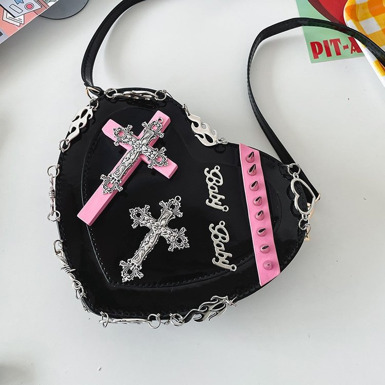 Nueva moda de Las Mujeres oscuras bolsa de la muchacha caliente en forma de corazón de moda bolso de hombro fresco personalidad remache punk Cruz bolsa de mensajero