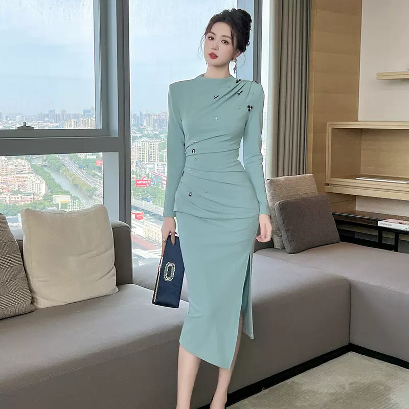 2025秋冬装新款女装法式设计感重工钉珠褶皱修身包臀连衣裙31019