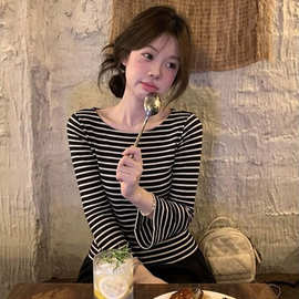 韩系慵懒感黑白条纹船领七分袖T恤女早秋季休闲百搭小众减龄上衣