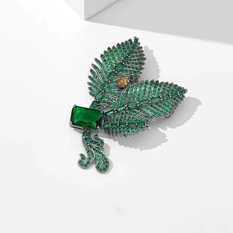 Deli Snow Colombian emerald gem leaf butterfly brooch female French high-end Lady corsage spot