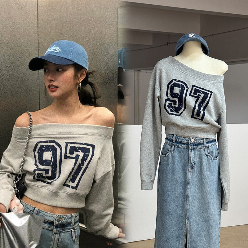 Xu Ruohan's Same Style Gray One-Shoulder Sweatshirt for Women, American Sexy Sexy Slanted Shoulder Sweatshirt for Women, Short Printed Loose Style
