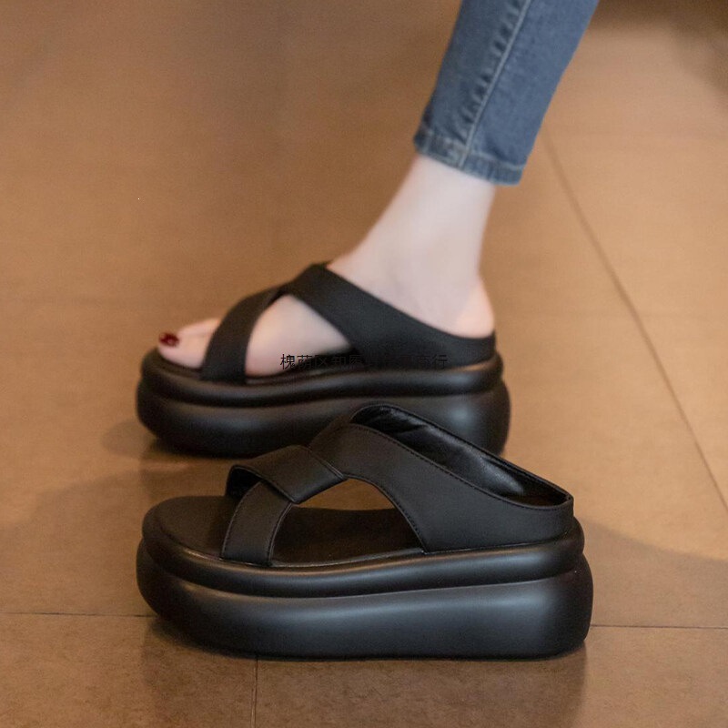Small-Sized Women's Thick-Soled Platform Sandals for Summer 2026 New Model High-Heeled Soft-Soled Beach Sandals