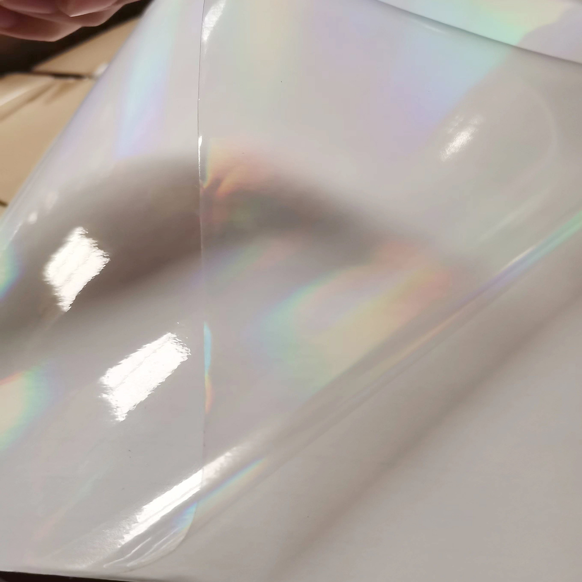 pvc冷裱膜镭射膜七彩透明膜广告制作材料影楼覆膜车贴七彩拉花贴