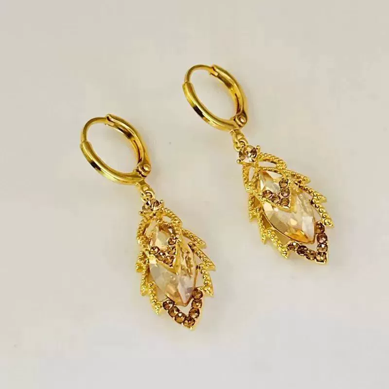 Summer sophisticated universal earrings with zircon
