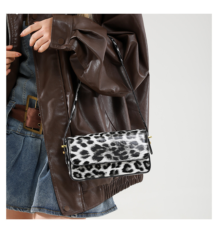 The 2024 new Korean-style fashionable leopard print individual women's single-shoulder crossbody underarm bag is now available. This year, simplicity is in vogue undefined