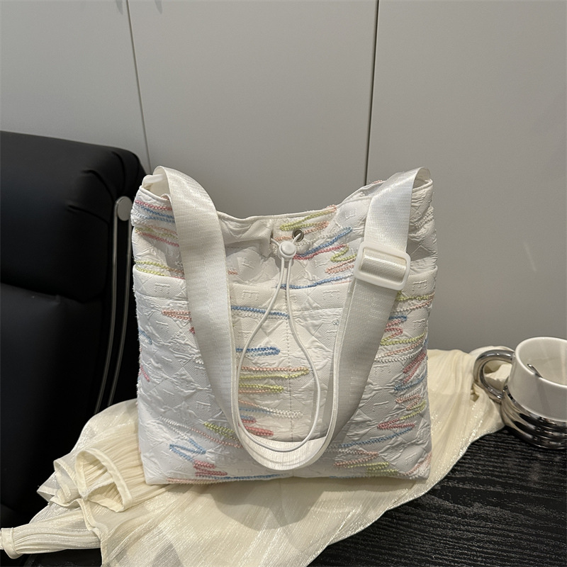 Bolsas de primavera y verano de mujeres de gran capacidad 2025 nuevo pequeño paquete de hombro, bolsas de viaje, bolsas de ocio plegadas