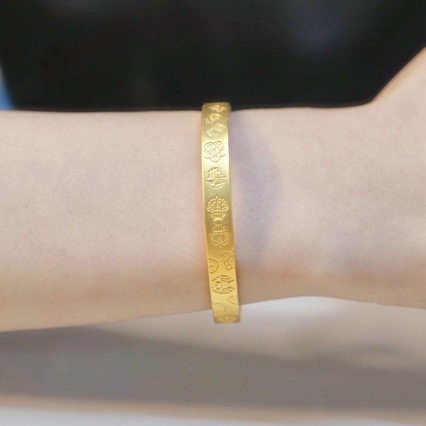 Gold shop with the same ancient method carved sand gold auspicious bracelet opening bracelet wide gold color for a long time does not fade national_voghion.com