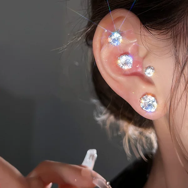 High-End Accessible Luxury Exquisite Crystal Ear Clips for Women Without Pierced Ears Niche Design Cold Style Earrings 2025 New Trend