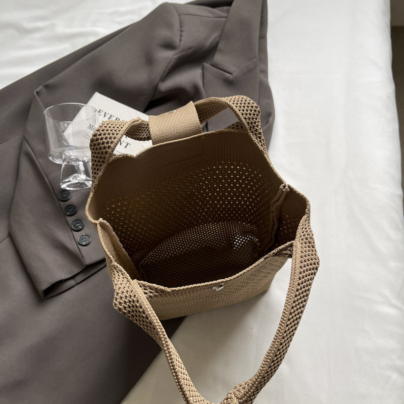 A new stylish tote bag with simple letters for casual shopping, featuring a niche Instagram style for going out undefined