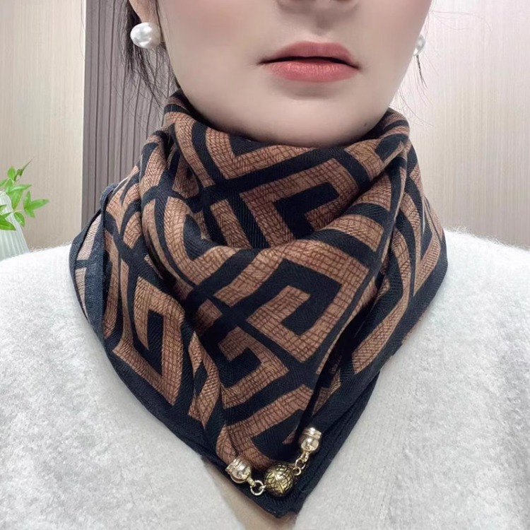 Round pattern khaki