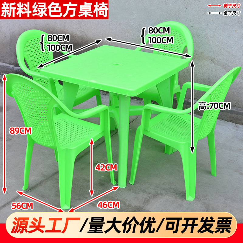 Serie de mesas y sillas verdes y nuevas