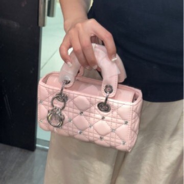 Princess Diana Diamond Bag, Sparkling Diamond Strap, Casual Small Square Bag, Casual, Versatile and Practical, Can Hold Mobile Phone, Crossbody Bag, Exquisite Princess Diana Diamond Bag, Sparkling Diamond Strap, Casual Small Square Bag, Casual, Versatile and Practical, Can Hold Mobile Phone, Crossbody Bag, Exquisite