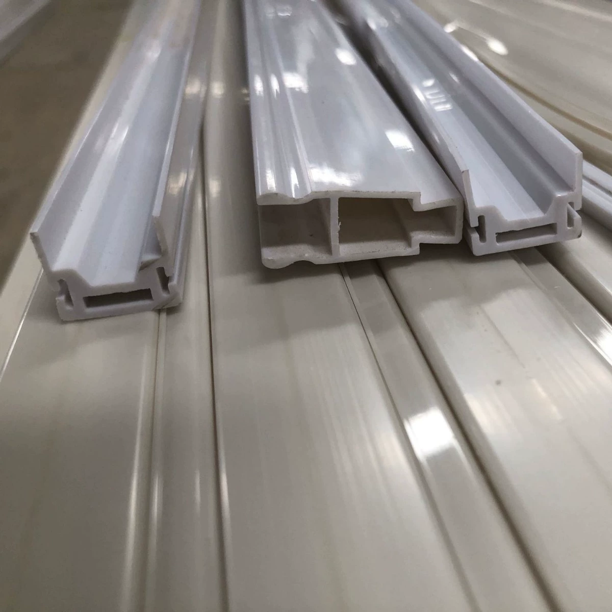 Завод прямых продаж пластиковых трек занавес трек ПВХ Пластиковые трек все виды глушитель полосы