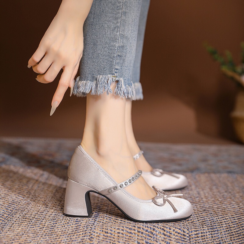 Pink Chanel-Style Women's Shoes, New Spring and Autumn Models, Cute Bowknot, Rhinestone, Single Strap, Round Toe, High-Heeled Mary Jane Shoes