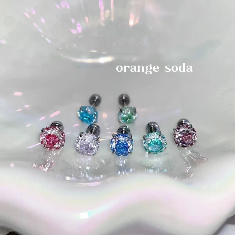 The heart of the eight-sided rose sandwich Millennium rose cut zircon ear nail ear bone nail titanium steel does not fade