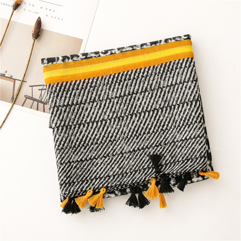 Retro Style Dark Grid Geometric Contrast Sunscreen Long Gauze Scarf display picture 23