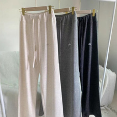 ALO レイジーでリラックスしたニットパンツ ワイドレッグパンツ グレー ルーズ ソフト ウォーターシェイク パンツ レディース フロアレングス スリミング カジュアル パンツ
