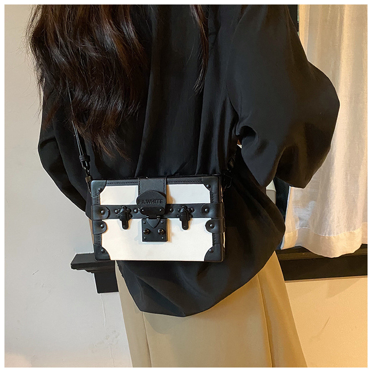 Korejský styl trendy značky kontrastní barevné box bag 2024 malá svěží hongkongská módní crossbody dámská taška s texturovaným zámkem přes rameno_voghion.com