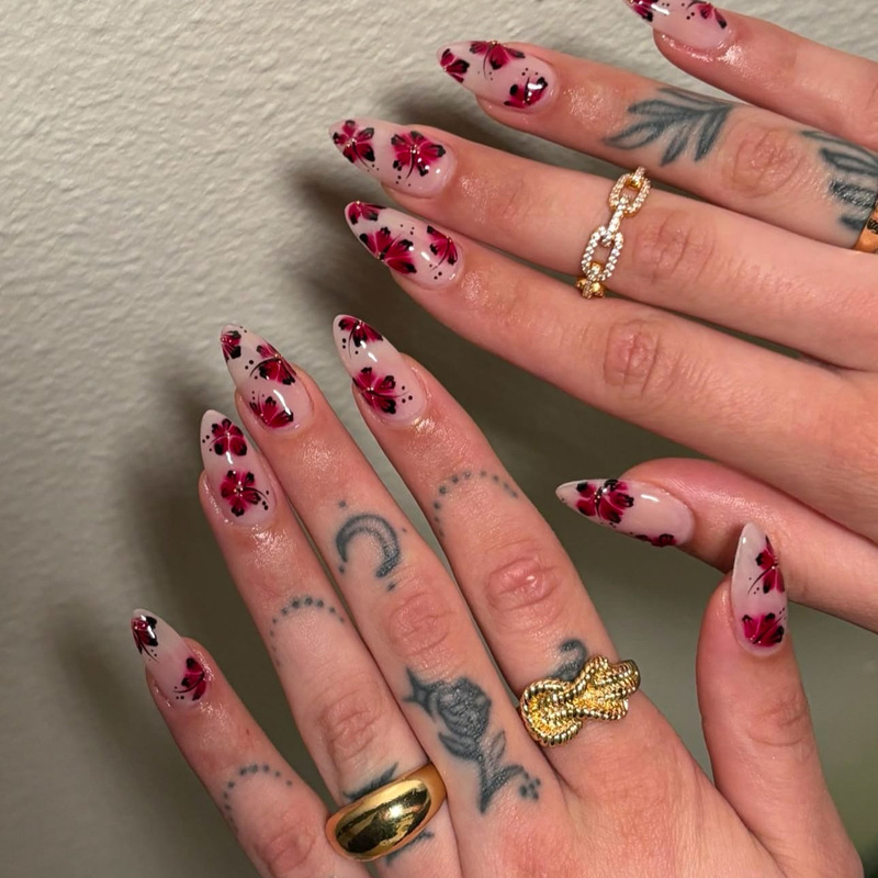 Elegant Black and Red Oil Painting Flowers New European and American Cross-Border Almond Nails Glossy Wearable Nails 24 Pieces Fake Nails