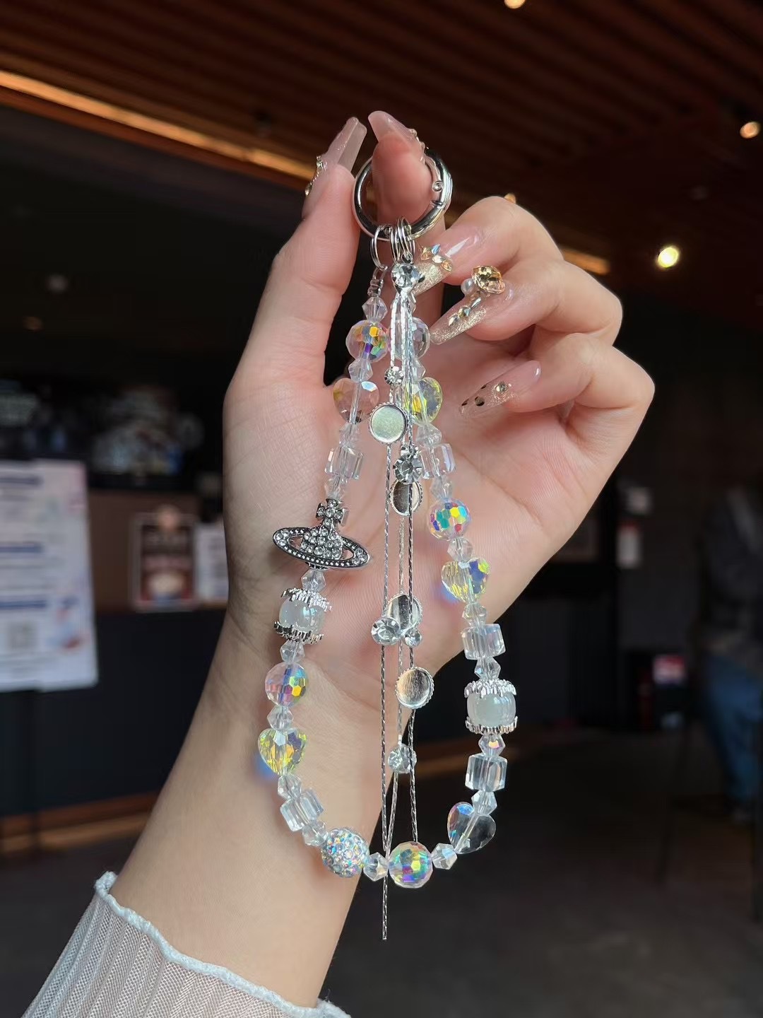 Cable de teléfono móvil de alto nivel, la emperatriz imperial del oeste Saturno, el planeta, cuentas de cristal, cuentas de fresa, cadenas de teléfono móvil hechas a mano, colgantes de muñeca