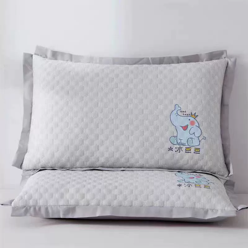 Летичный шелковый матрас? Wait. Correct: Summer silk mat, breathable pillowcase, cartoon pillow for kindergarten