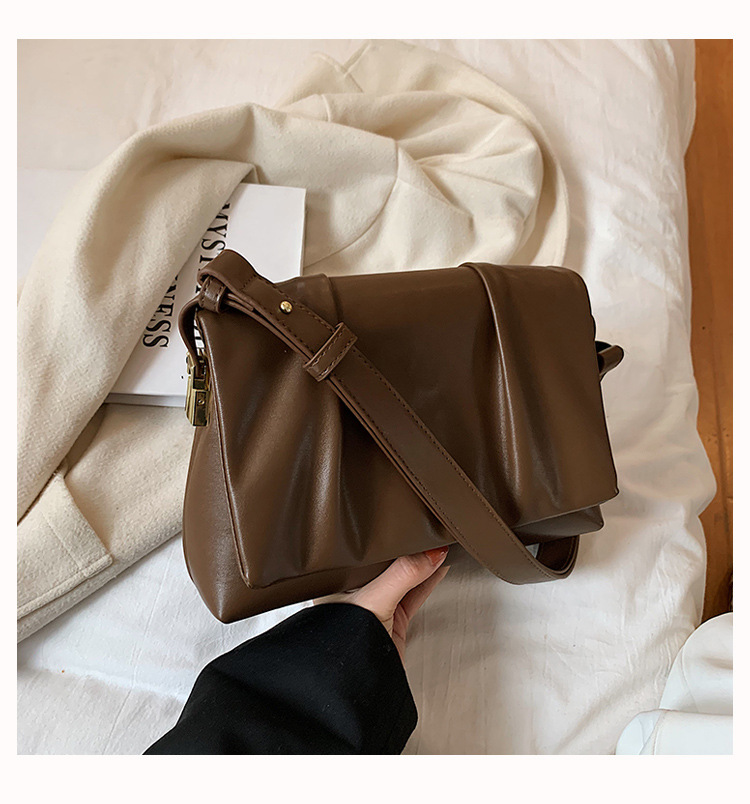 Retro Small Bag 2021 New Trend Simple Fashion Solid Color Messenger Bag Autumn One-shoulder Armpit Small Square Bag display picture 5