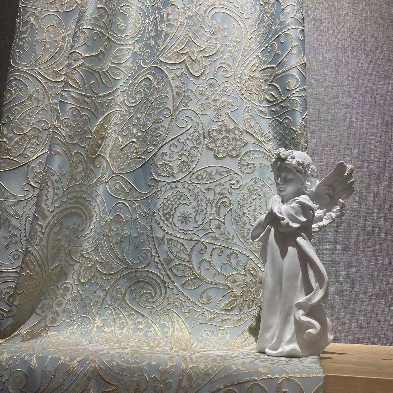 轻奢腰果花浅蓝服装面料