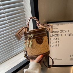 女性用の高品質の小さなバッグ、新しいニッチデザインの女性用クロスボディバッグ、レトロなハンドバッグ、通勤用の多用途バケットバッグ