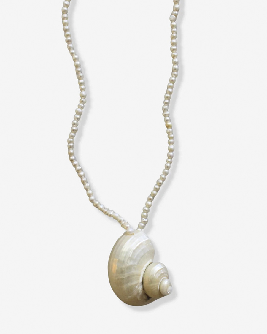 Conch Pattern Women's Gender Conch Freshwater Pearl Titanium Steel Beaded Handmade Conch Pendant Necklace