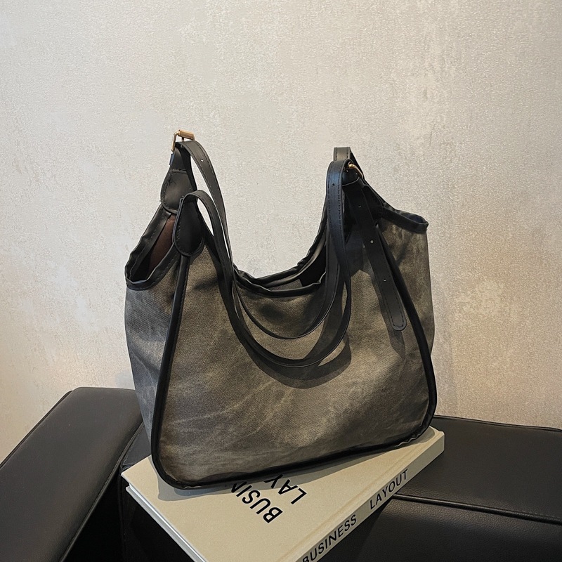Bolsa de transporte de alta capacidad de alta cara, invierno 2024 nuevo bolso de transporte de brazo, bolso de transporte popular de este año para mujeres